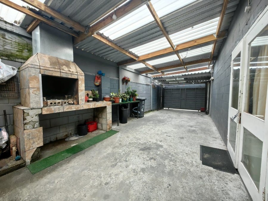 4 Bedroom Property for Sale in Westridge Western Cape